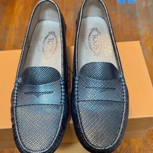 Tod's Women’s Driving Mocassin Dark Metallic Silver Grey